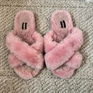 LAMO Pink Faux Fur Crossband Slippers | Size L